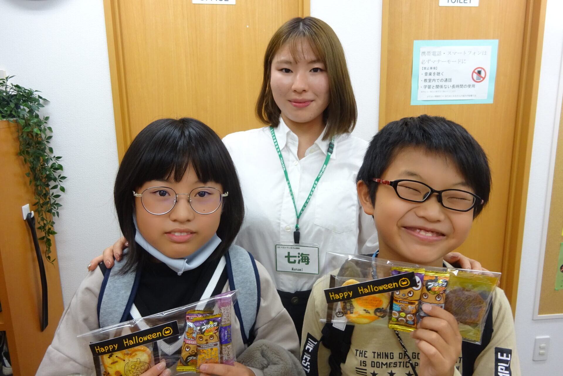 ECCベストワン王子公園校　講師と生徒さん