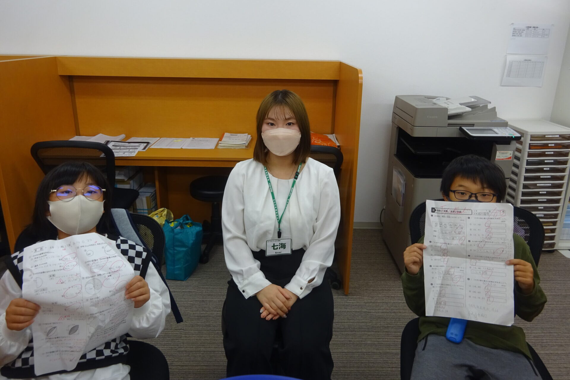 ECCベストワン王子公園校　講師と生徒さん